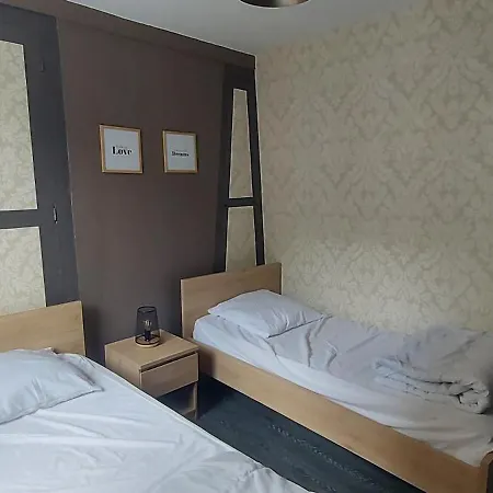 Les Parisiennes アパート *